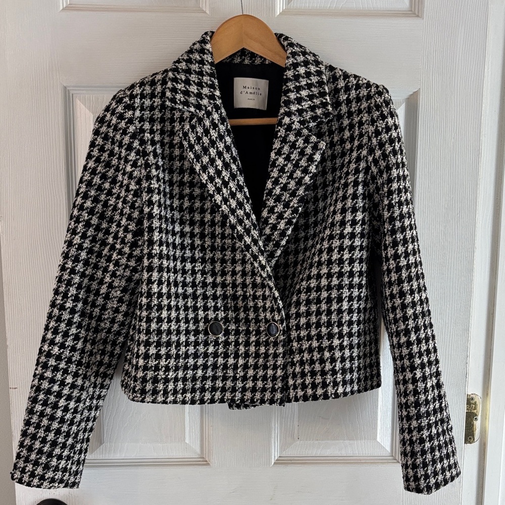 Elegant Black and White Houndstooth Blazer